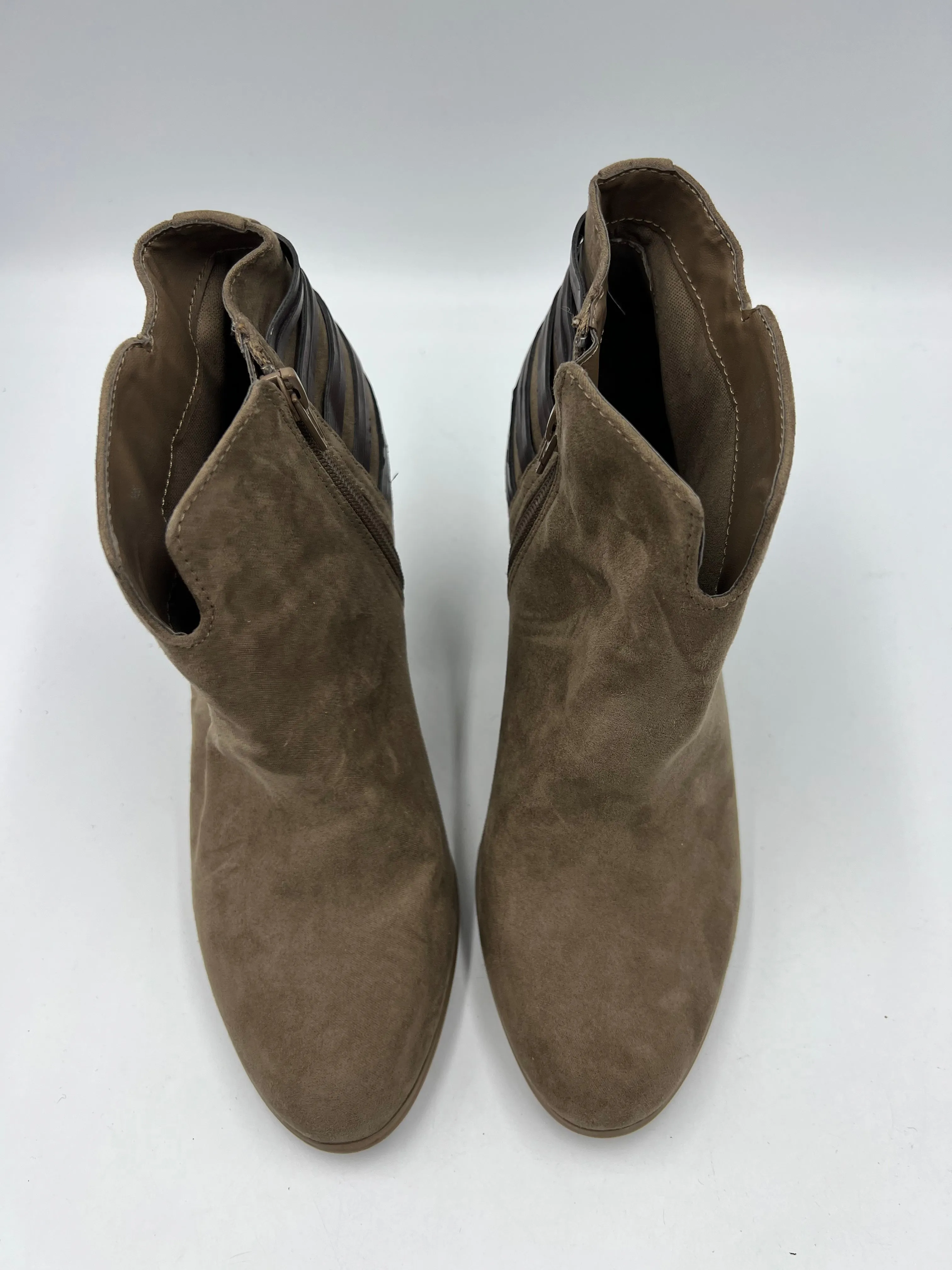 Boots By Carlos Santana In Brown, Size: 8.5