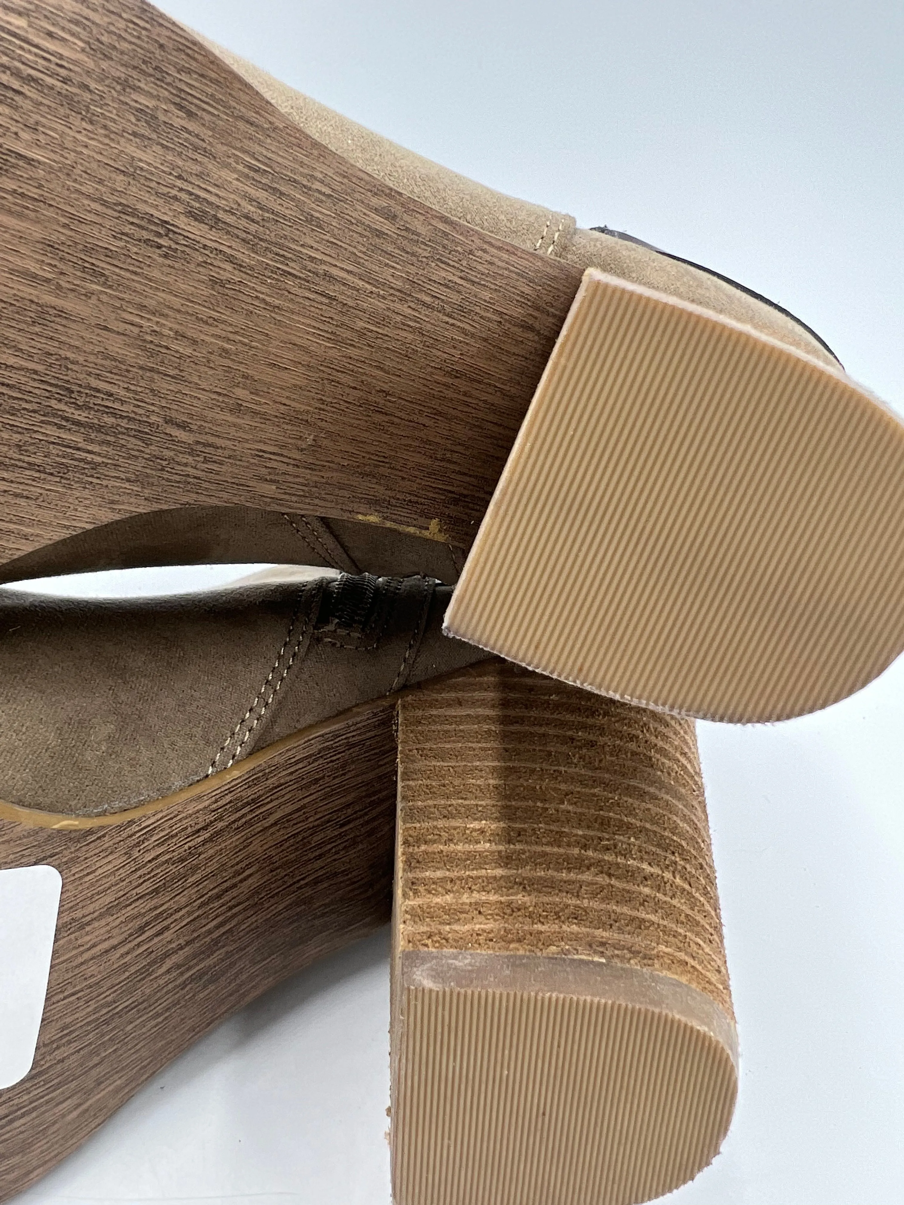 Boots By Carlos Santana In Brown, Size: 8.5